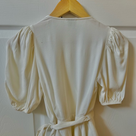 Puff sleeves wrap top - Picture 5 of 7